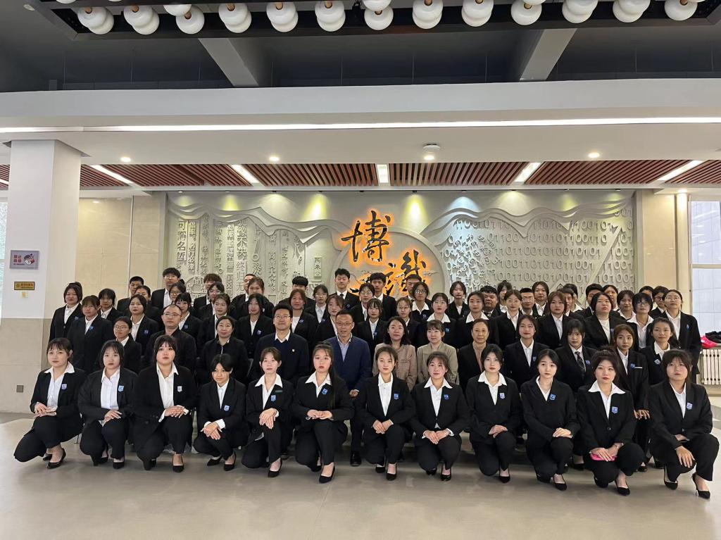 校企携手 共育大数...